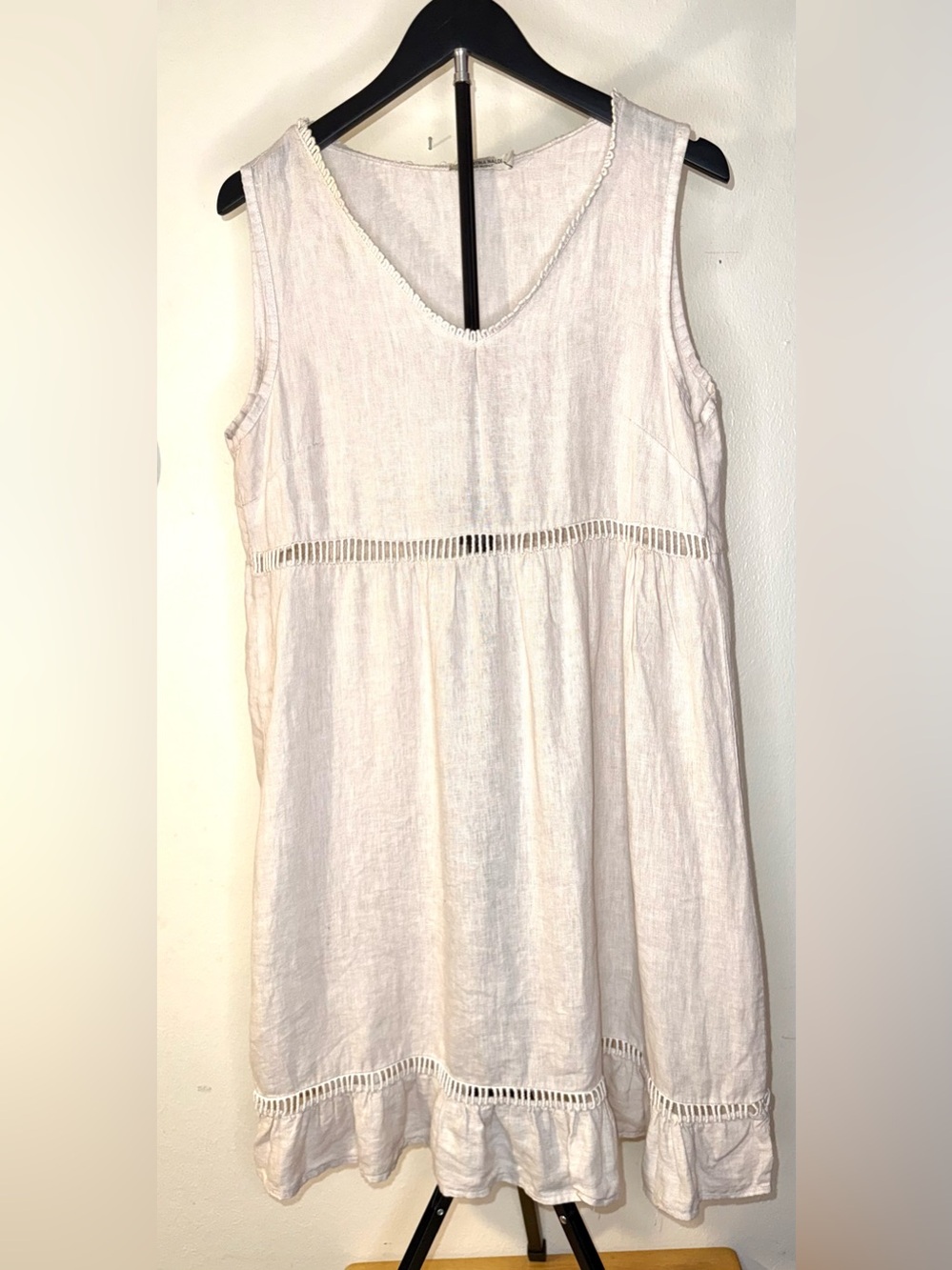 Valentina Naldi sleeveless tan 100% linen dress w/a V-neck & empire waist, sz S